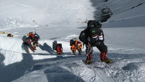 Everest'e tırmanışı kolaylaştırmak kullanılan ksenon gazı ve hipoksik çadırlar tartışılıyor