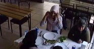 Evi soyduktan sonra lokantaya giderek Adana Kebabı yediler