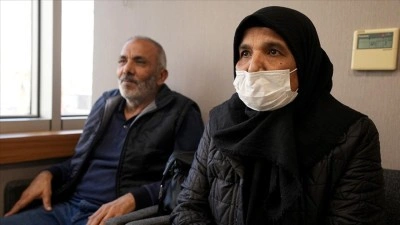 Evlatlarını ve sağlığını yitirdiği depremin &uuml;&ccedil;&uuml;nc&uuml; yılında eşinin bağışladığı b&ouml;brekle iyileşti