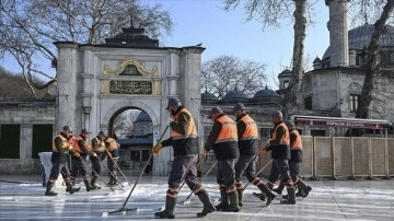 Eyüp Sultan Camii Ramazan öncesi gül suyuyla temizlendi