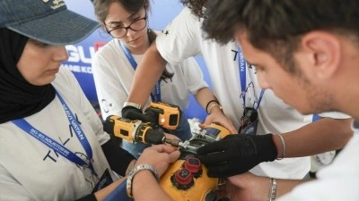 Farklı b&ouml;lgelerden gelen &ouml;ğrenciler TEKNOFEST Mavi Vatan'da T&uuml;rkiye i&ccedil;in teknoloji &uuml;retiyor