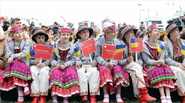 Farklı ülkelerden çocuklar TRT'nin 23 Nisan Çocuk Şenliği'nde buluştu