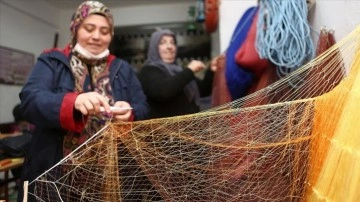 "Faroz"un kadınları ağ örerek balıkçı eşlerine destek oluyor