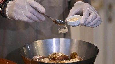 Fas'ın Ankara B&uuml;y&uuml;kel&ccedil;isi Lazreq ve eşi, &uuml;lkelerine &ouml;zel iftar sofrasıyla geleneklerini tanıttı