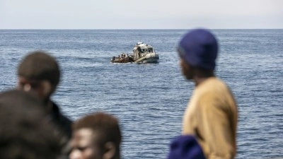 Fas'tan İspanya'nın Kuzey Afrika kıyısına y&uuml;zmeye &ccedil;alışan 800'&uuml; aşkın d&uuml;zensiz g&ouml;&ccedil;men