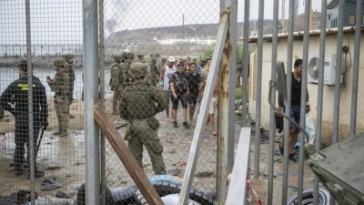 Fas'tan İspanya'nın Sebte şehrine ge&ccedil;en d&uuml;zensiz g&ouml;&ccedil;menler geri d&ouml;nmeye başladı