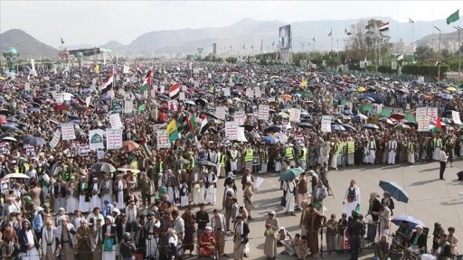 Fas ve Yemen'de binlerce kişi İsrail'in Gazze'de soykırım yapmasını kınamak için soka