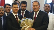 Fatih Şahin görevini Karacan'a devretti