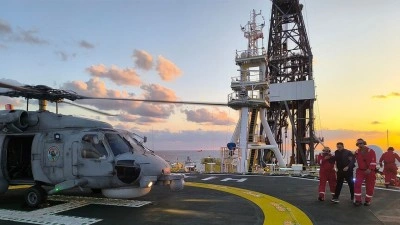 Fatih sondaj gemisinde iş kazası ge&ccedil;iren personel Deniz Kuvvetlerinin helikopteriyle tahliye edildi