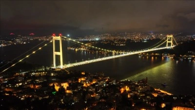 Fatih Sultan Mehmet K&ouml;pr&uuml;s&uuml; "endometriozis" farkındalığı i&ccedil;in sarıya b&uuml;r&uuml;nd&uuml;