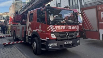 Fatih'te apartmanda &ccedil;ıkan yangında 1 kişi &ouml;ld&uuml;, 5 kişi yaralandı