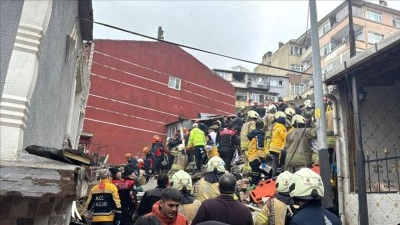 Fatih'te doğal gaz patlaması sonucu 2 bina &ccedil;&ouml;kt&uuml;