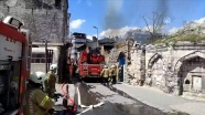 Fatih'te kimyasal maddelerin bulunduğu depoda yangın