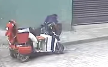 Fatih’te motorize su sayacı hırsızlığı kamerada