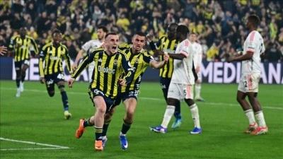Fenerbah&ccedil;e, Beşiktaş engelini uzatma dakikalarında aştı