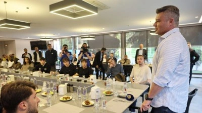 Fenerbah&ccedil;e'de başkan Saran, futbolcularla yemekte bir araya geldi