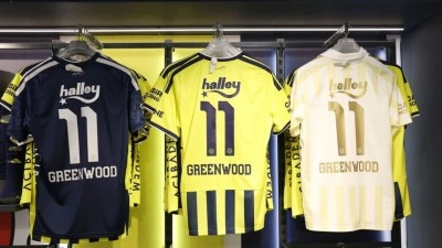 Fenerbah&ccedil;e'de yeni transferler Greenwood, Ake ve Muric'in formaları satışa &ccedil;ıktı