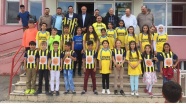 Fenerbahçe'den Fenerköy İlköğretim Okulu'na imzalı forma