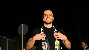 Fenerbah&ccedil;e, Filip Kostic'i transfer etti