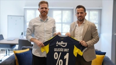 Fenerbah&ccedil;e futbolcu maaşlarından yapılacak kesintilerle dezavantajlı &ccedil;ocuklara destek olacak