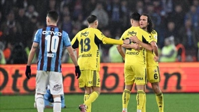 Fenerbah&ccedil;e, kritik Trabzonspor deplasmanından galibiyetle d&ouml;n&uuml;yor