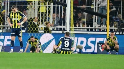 Fenerbah&ccedil;e, liderlik şansını son dakika gol&uuml;yle yitirdi