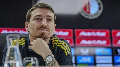 Fenerbah&ccedil;e, Mert Hakan Yandaş ile 1 yıllık s&ouml;zleşme imzaladı
