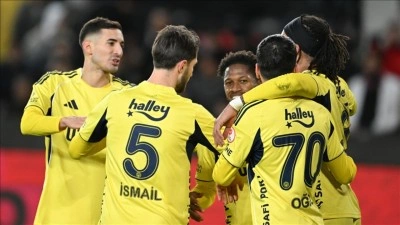 Fenerbah&ccedil;e, S&uuml;per Lig'de yarın Fatih Karag&uuml;mr&uuml;k deplasmanında