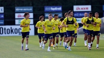 Fenerbahçe, yeni sezon hazırlıklarını İstanbul'da sürdürdü