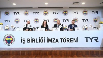 Fenerbah&ccedil;e Y&uuml;zme Şubesi ile İMES Spor arasında iş birliği anlaşması imzalandı