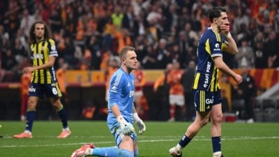 Fenerbah&ccedil;e, zirve yarışına Galatasaray deplasmanında veda etti