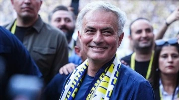 Fenerbah&ccedil;e'de Mourinho g&ouml;reve başladı