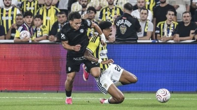 Fenerbah&ccedil;eli futbolcu Oosterwolde'nin arka adale tendonunda kısmi yırtık tespit edildi