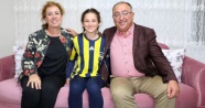 Fenerbahçeli oyuncuların imzaladığı forma şehit kızını sevindirdi