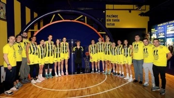 Fenerbahçe'nin kazandığı FIBA Kadınlar Avrupa Ligi kupası, müzesinde