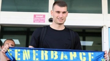 Fenerbahçe'nin transferi için prensipte anlaştığı Dominik Livakovic, İstanbul'a geldi