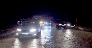 Fethiye - Antalya karayolu sel sebebiyle ulaşıma kapandı, kilometrelerce araç kuyruğu oluştu
