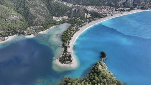 Fethiye'de Ölüdeniz'in rengi turkuaza döndü