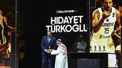 FIBA'nın 2026 Hall of Fame listesine se&ccedil;ilen Hidayet T&uuml;rkoğlu, Berlin'de onurlandırıldı
