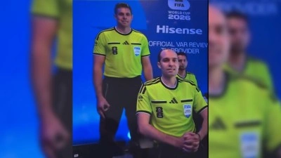 FIFA, VAR odasında "&uuml;st&uuml;nl&uuml;k işareti" yapmakla su&ccedil;lanan hakeme sahip &ccedil;ıktı