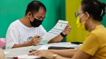 Filipinler'de devlet başkanlığı seçiminde Ferdinand Marcos açık ara önde