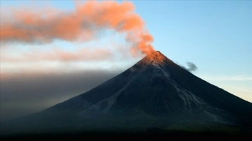 Filipinler'de patlaması ihtimaline karşı Mayon Yanardağı çevresinde tahliyeler başladı