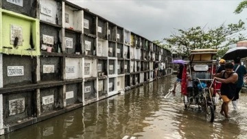Filipinler'de şiddetli yağışların neden olduğu sellerde ölenlerin sayısı 32'ye çıktı
