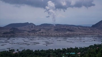 Filipinler’de Taal Yanardağı’ndaki hareketlilik nedeniyle yüzlerce kişi tahliye edildi