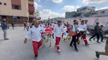 Filistin Kızılayı: İsrail 2 sağlık çalışanını öldürdüğü saldırıda ambulansımızı kasıtlı vurdu