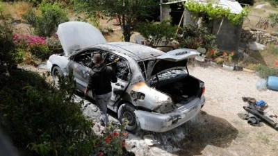Filistin topraklarını gasbeden İsrailliler, Batı Şeria'da bir Filistinlinin aracını ateşe verdi