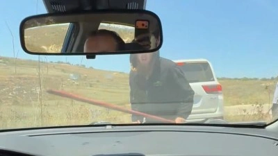 Filistin topraklarını gasbeden İsrailliler, Batı Şeria'da CNN ekibinin de olduğu gazetecilere s