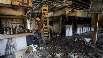 Filistin topraklarını gasbeden İsrailliler, Batı Şeria'da Filistinliye ait restoranı ateşe verdi