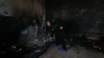 Filistin topraklarını gasbeden İsrailliler, Batı Şeria'da iki aracı ve bir evi kundakladı