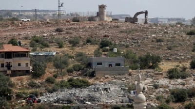 Filistin topraklarını gasbeden İsrailliler, Batı Şeria'da yeni bir ka&ccedil;ak yerleşim kurdu